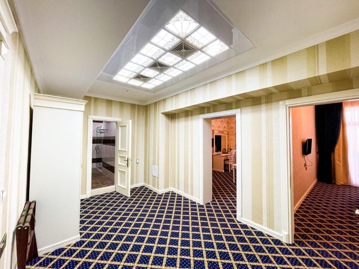 Premier Palace Baku Zewnętrze zdjęcie A room with a carpet