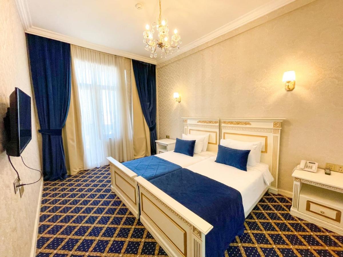 Premier Palace Baku Zewnętrze zdjęcie A room at the hotel