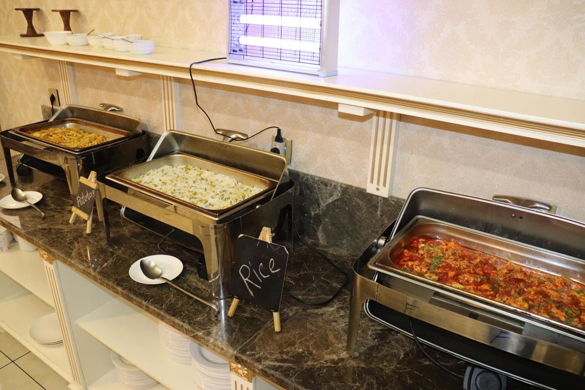 Premier Palace Baku Zewnętrze zdjęcie A chafing dish with food